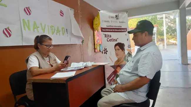 Anuncian la entrega de tarjetas de la Beca Rita Cetina para 2025. Foto: Cortesía