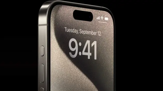 El iPhone 15 Pro destaca por su fabricación en titanio y cámara de lujo. Foto: Apple