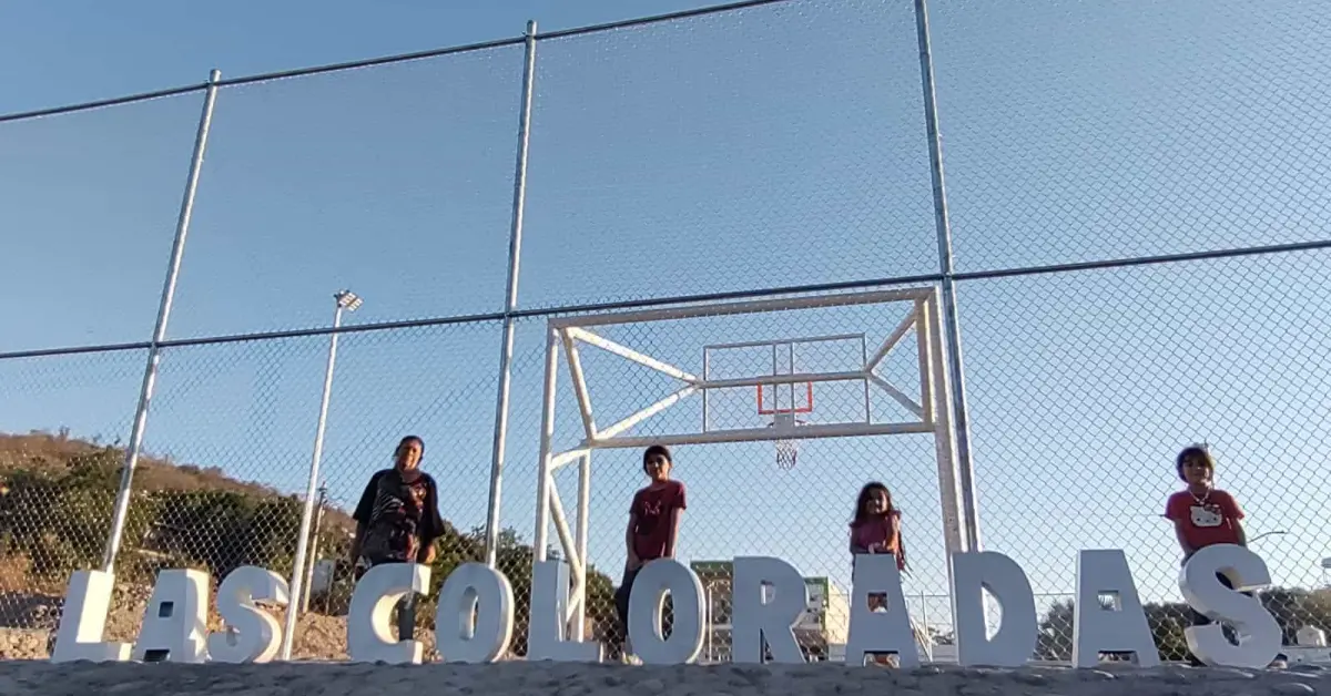 Parador fotográfico en Las Coloradas, símbolo de progreso y unión en la colonia popular de Culiacán