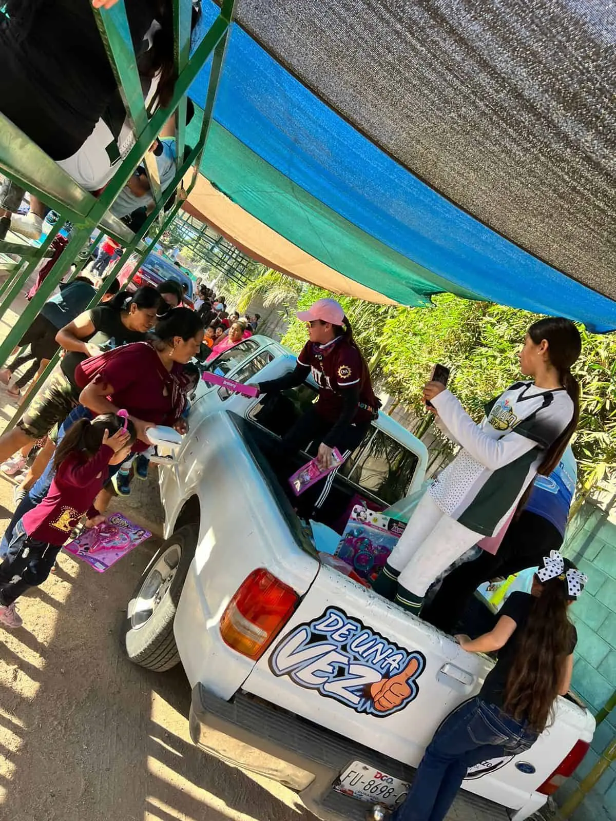 La hora de la felicidad cuando los juguetes llegan a niñas y niños en colectas sociales