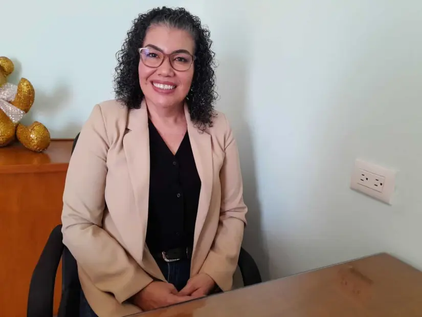 Liz Flores, gestionando ayuda