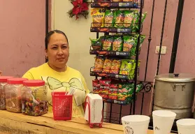 Daisy Sarabia y sus snacks, un ejemplo de resiliencia en el fraccionamiento Los Ángeles