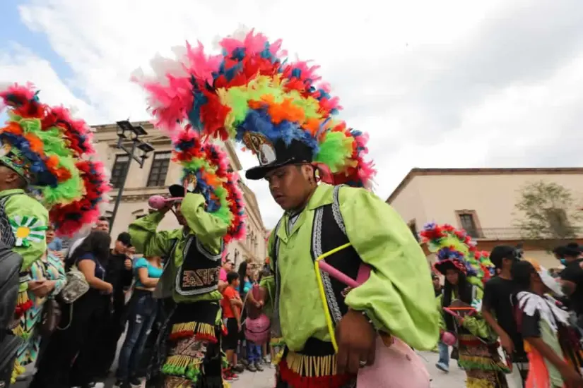 Los danzantes Matlachines usan penacho. Foto:  Matlachines Saltillo