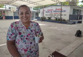 Los helados de Juanita endulzan la memoria de niños en Jardines del Valle