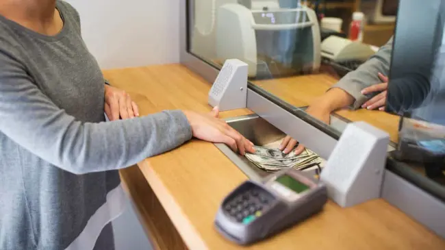 Muchas personas se preguntan si podrán acudir al banco durante el 1 de enero. Foto: Cortesía