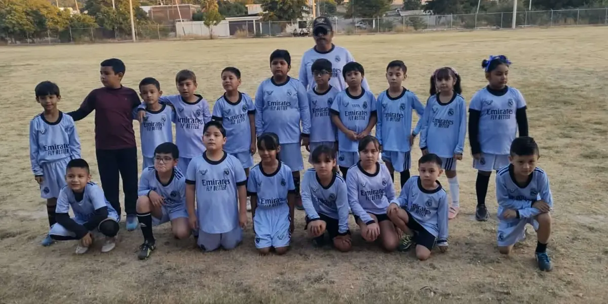 Con más de 100 alumnos, la Escuela de Futbol Buenos Aires en Culiacán combina deporte y comunidad como una fórmula para aprender, crecer y fortalecer la unión. Un espacio donde cada jugada inspira valores y convivencia. Foto: Juan Madrigal