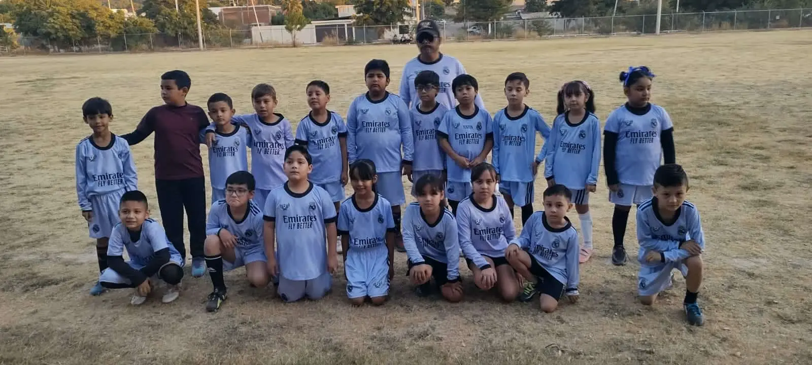 Con más de 100 alumnos, la Escuela de Futbol Buenos Aires en Culiacán combina deporte y comunidad como una fórmula para aprender, crecer y fortalecer la unión. Un espacio donde cada jugada inspira valores y convivencia. Foto: Juan Madrigal