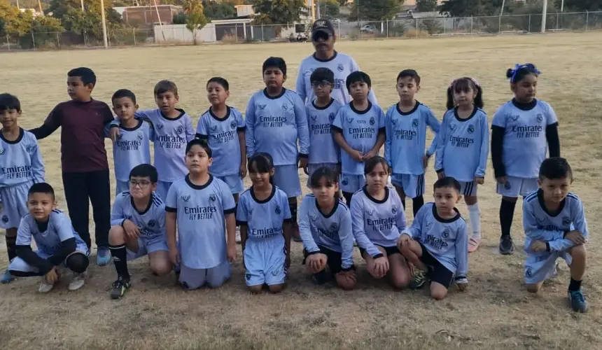 Con más de 100 alumnos, la Escuela de Futbol Buenos Aires en Culiacán combina deporte y comunidad como una fórmula para aprender, crecer y fortalecer la unión. Un espacio donde cada jugada inspira valores y convivencia. Foto: Juan Madrigal