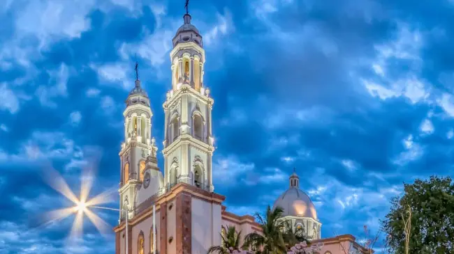 La Catedral de Culiacán ha programado misas para recibir el Año Nuevo. Foto: Sinaloa 360