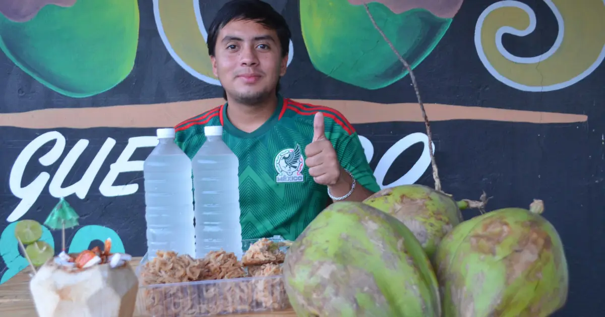 Rubén Guerrero creció entre cocos, hoy es encargado de un legado familiar refrescando corazones en Culiacán