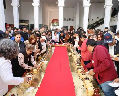 Parten Mega Rosca de en el ayuntamiento de Navolato 