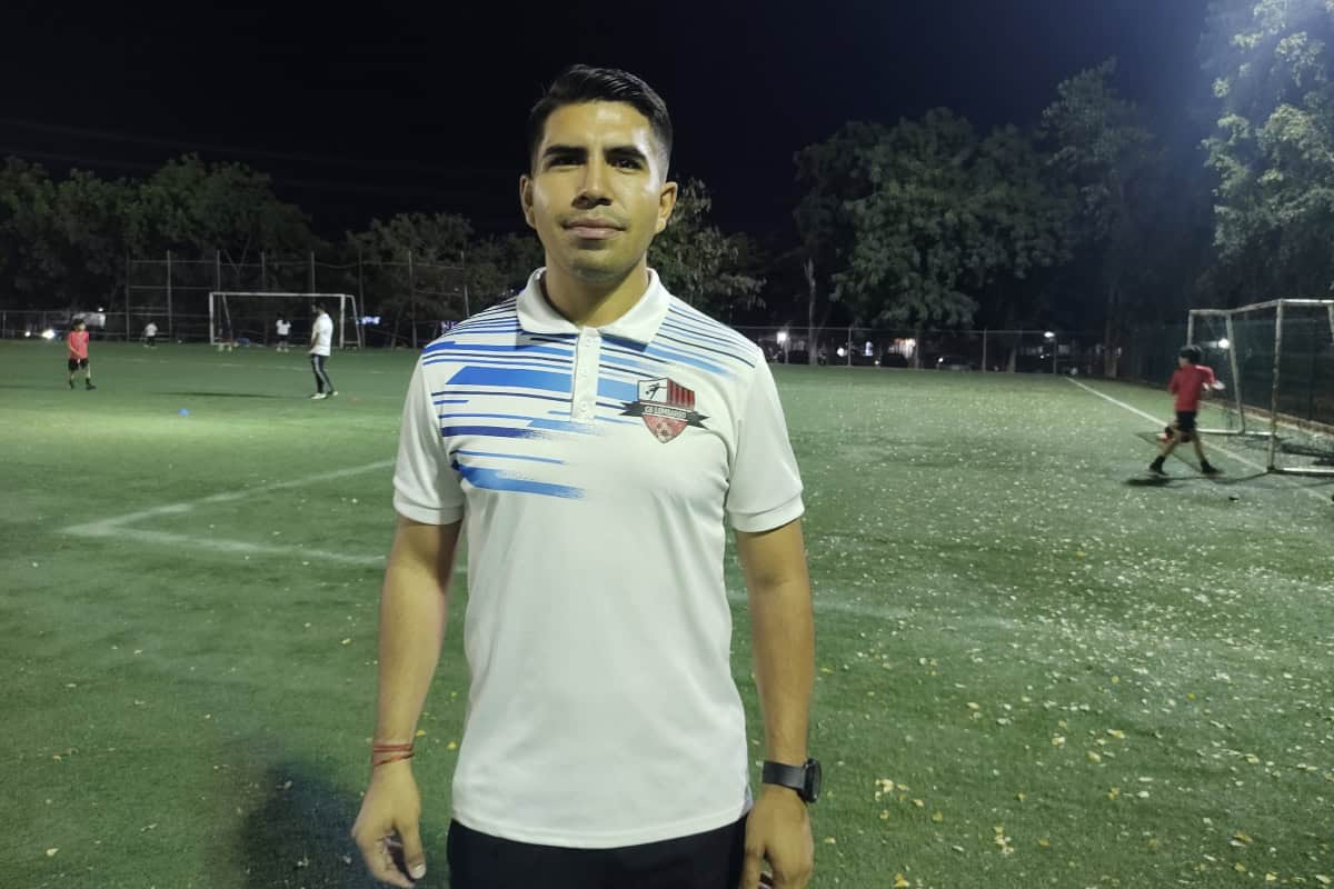 Conoce a Diego Armando Rodríguez, líder que forma futbolistas en el Deportivo Lombardo en Culiacán