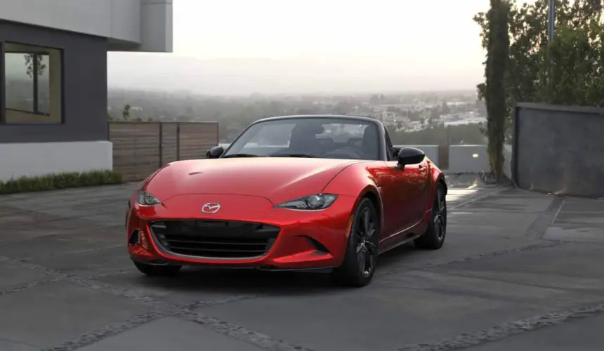 El MX-5 combina elegancia y experiencia deportiva en un roadster. Foto: Mazda