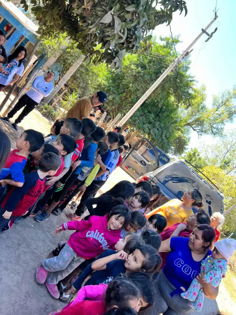 Los niños estuvieron muy felices de recibir un regalito de Día de Reyes.