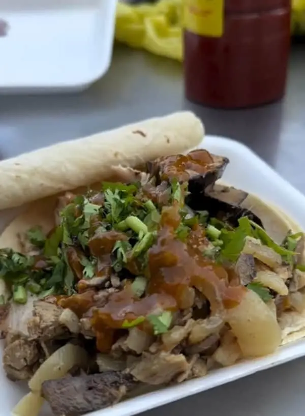 Los tacos de carnitas estilo Puebla son una opción deliciosa y económica para desayunar en Culiacán. Foto: Instagram