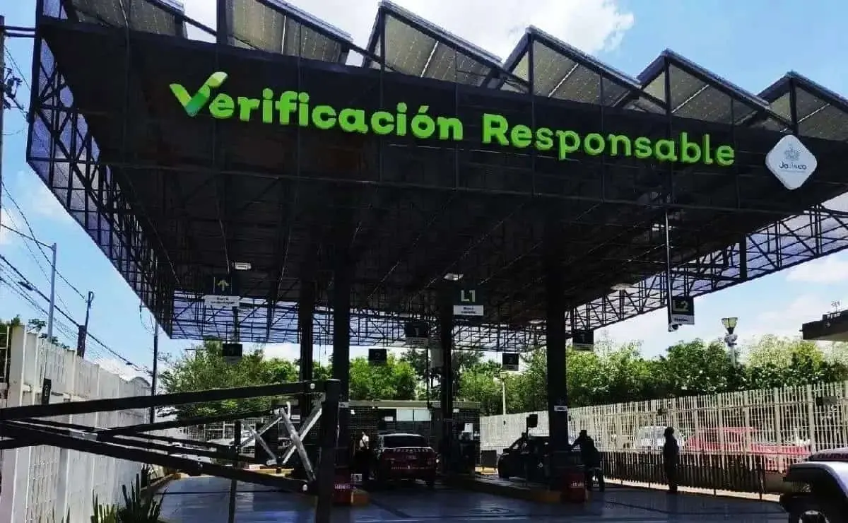 Aprovecha el descuento especial para pagar tu refrendo, verificación y placas en Jalisco. Foto: Cortesía