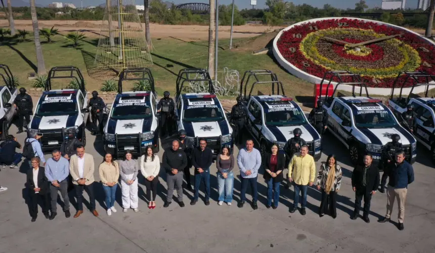 Gámez Mendívil entrega patrullas híbridas: más cobertura y menos costos operativos en Culiacán.