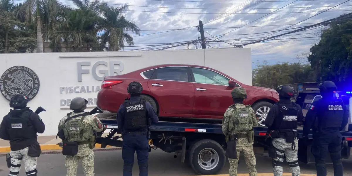 Decomiso en Navolato: 20 mil pastillas de fentanilo encontradas en vehículo abandonado.