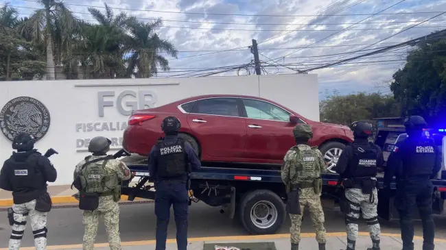 Decomiso en Navolato: 20 mil pastillas de fentanilo encontradas en vehículo abandonado.