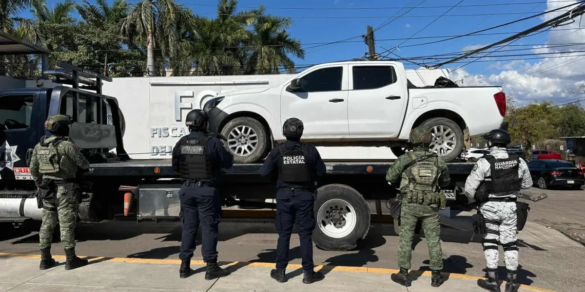 Decomiso de droga en Badiraguato: 15 kilos de mariguana y vehículo robado asegurado.