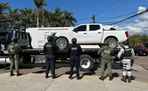 Aseguran camioneta NISSAN que había sido robada y 15 kilos de mariguana en Badiraguato