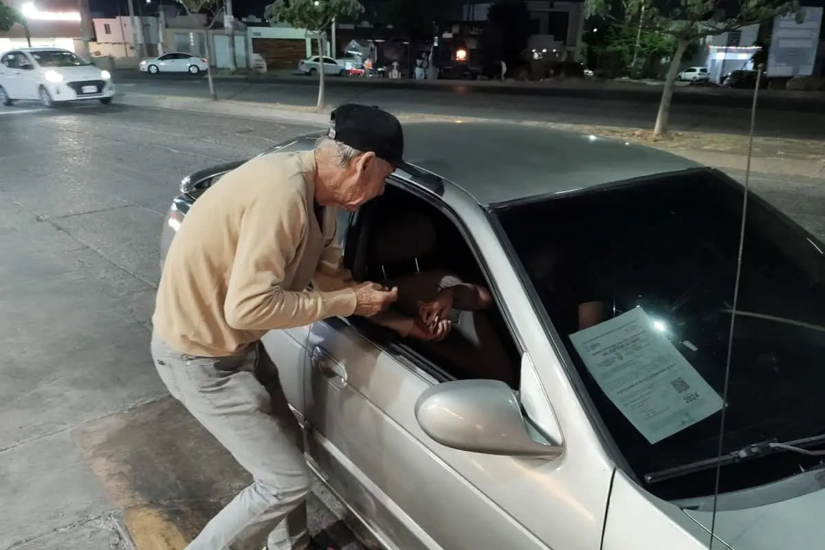 Don Chuy vende tamales todos los días por las noches frente a la Secundaria Técnica No.90.