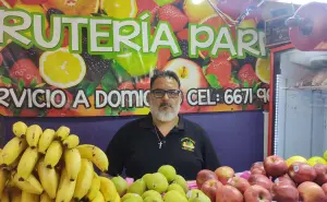 Jorge Luis Parra y su frutería resisten el paso del tiempo en el Mercadito del Humaya