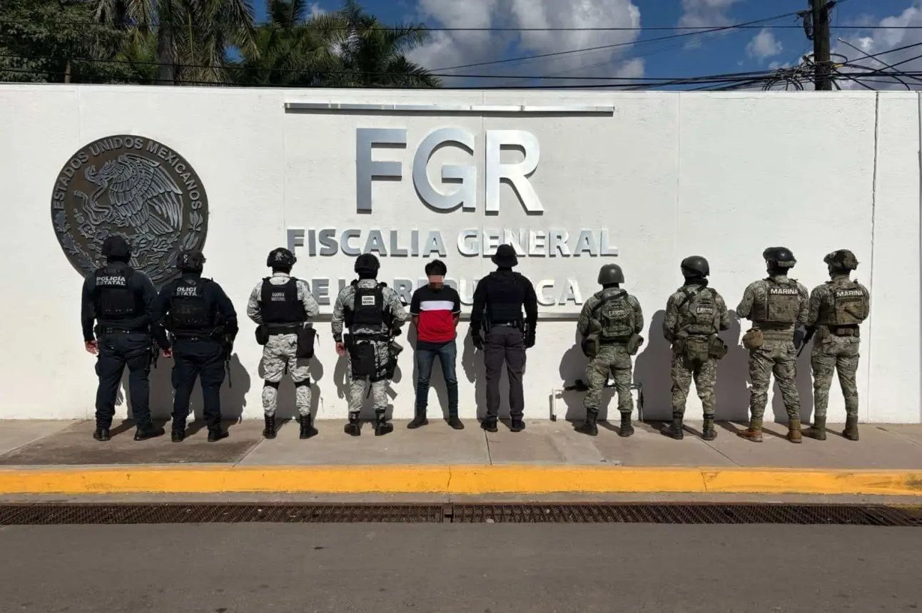 Recorridos de vigilancia en Culiacán: detienen a sujeto con arma y marihuana.