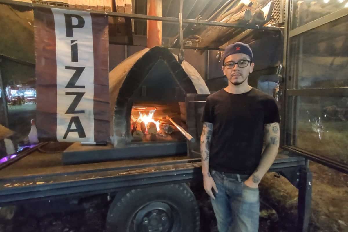 El emprendedor que conquista Santa Fe con sus pizzas a la leña en Culiacán