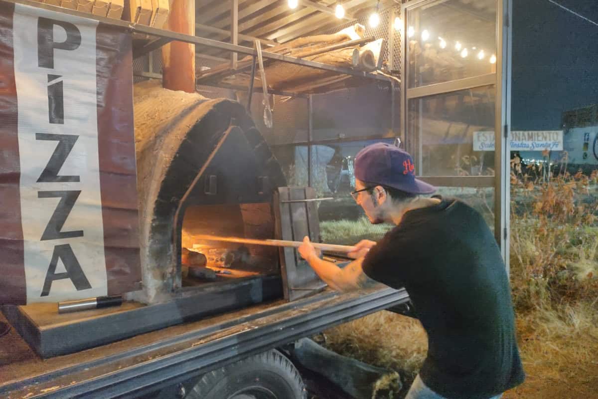 El emprendedor que conquista Santa Fe con sus pizzas a la leña en Culiacán