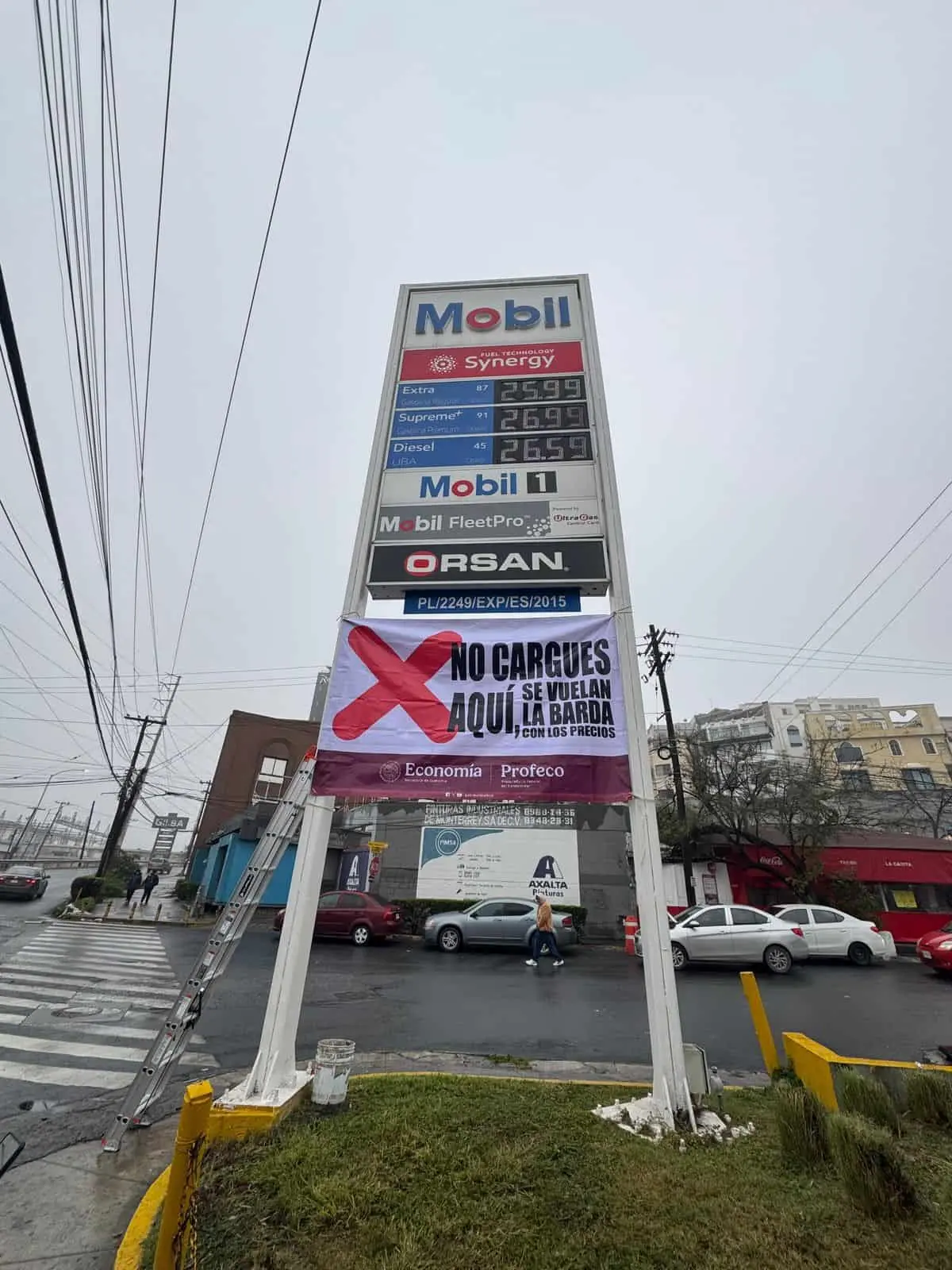 Profeco exhibe a gasolineras por costos elevados en México 2025. Foto: Cortesía