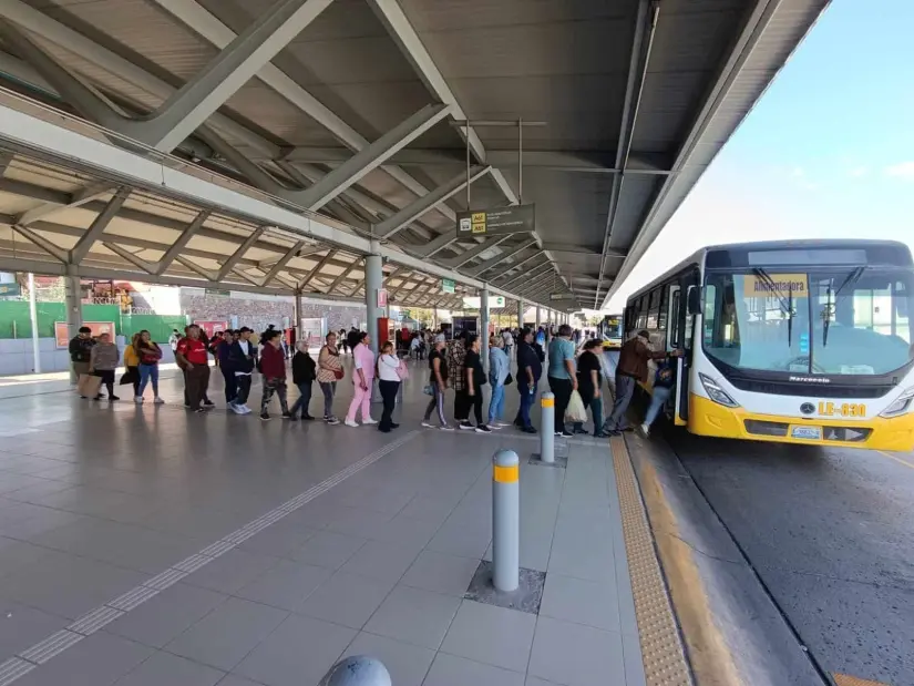 Servicio de transporte público para la Feria de León. Foto: Cortesía