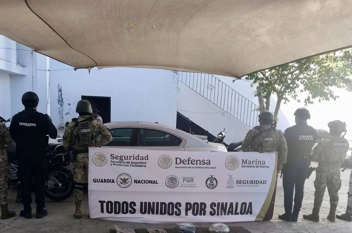 Operativo conjunto en San Ignacio: decomisan fusiles AK-47 y ametralladora.