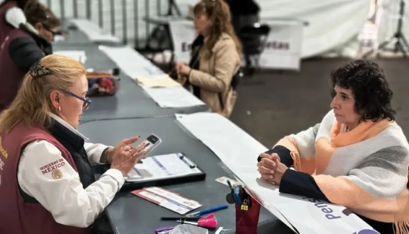 La Pensión de Mujeres Bienestar ya comenzó la entrega de tarjetas en 2025. Foto: Cortesía