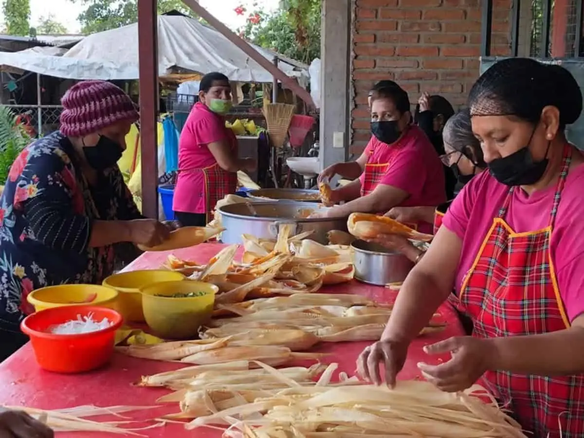 Los tamales de puerco y pollo son un delicioso antojito sinaloense.