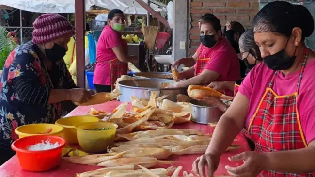 Los tamales de puerco y pollo son un delicioso antojito sinaloense.