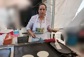 Con esfuerzo y tortillas de maíz, Olga Castro conquista paladares en Culiacán