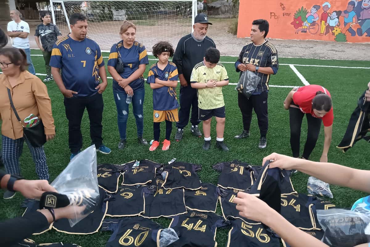 Ricardo Laureán inyecta vida al futbol infantil de Los Ángeles en Culiacán