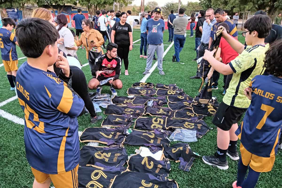 Ricardo Laureán inyecta vida al futbol infantil de Los Ángeles en Culiacán