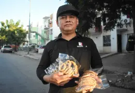 En Culiacán, "El Shino" amasa sueños y los convierte en galletas y empanadas