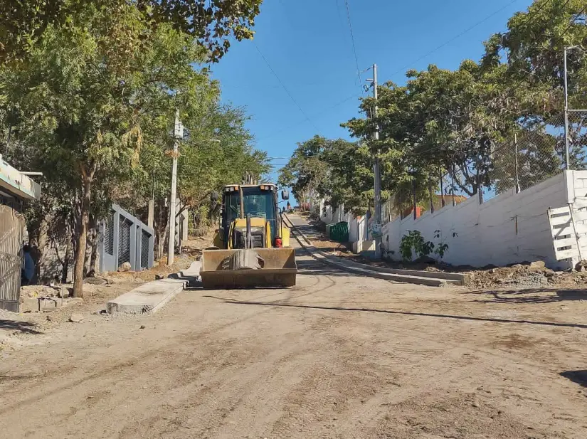 Pavimentación de calles en Renato Vega Amador mejora movilidad y calidad de vida