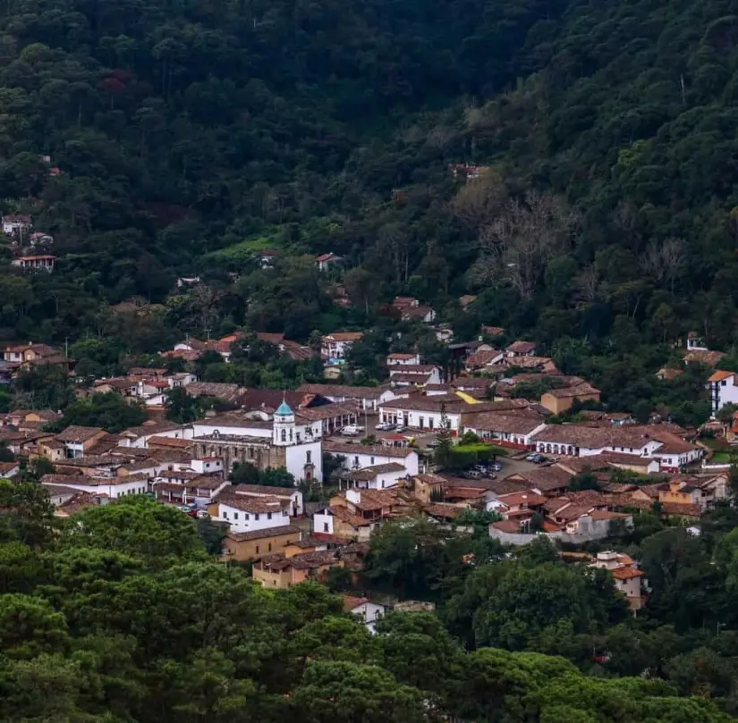 Vistas panorámicas que nos ofrece el Pueblo Mágico de San Sebastián del Oeste. Foto: Instagram