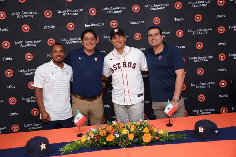 Firma de Adrián Emmanuel Ruiz Higuera. Foto: Cobaes Sinaloa.