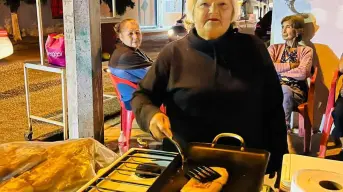 Paquita la del barrio de Navolato, endulza vidas con su champurrado