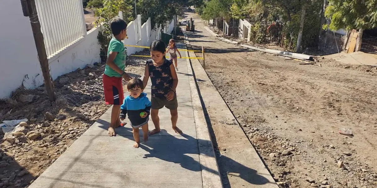 La pavimentación de calles en Renato Vega Amador impulsa la esperanza y el desarrollo comunitario, mejorando la calidad de vida de sus habitantes. Foto: Juan Madrigal