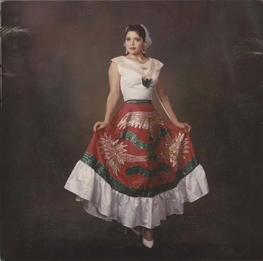 Traje típico de Baja California Sur, Flor de Pitahaya. Foto: Archivo Histórico de Baja California Sur.   