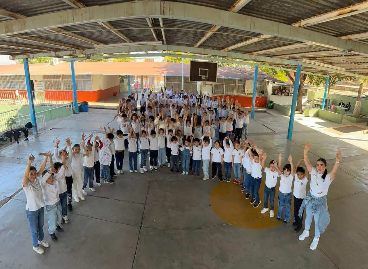 Los niños y docentes de la primaria Ignacio Manuel Altamirano en Culiacán se han unido para enseñar con el ejemplo, mostrando que la empatía, solidaridad y compromiso con la Paz son las herramientas que pueden transformar una realidad marcada por la violencia. 