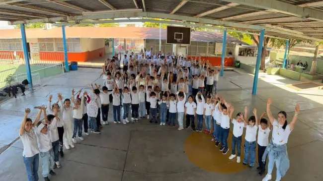 Los niños y docentes de la primaria Ignacio Manuel Altamirano en Culiacán se han unido para enseñar con el ejemplo, mostrando que la empatía, solidaridad y compromiso con la Paz son las herramientas que pueden transformar una realidad marcada por la violencia.
