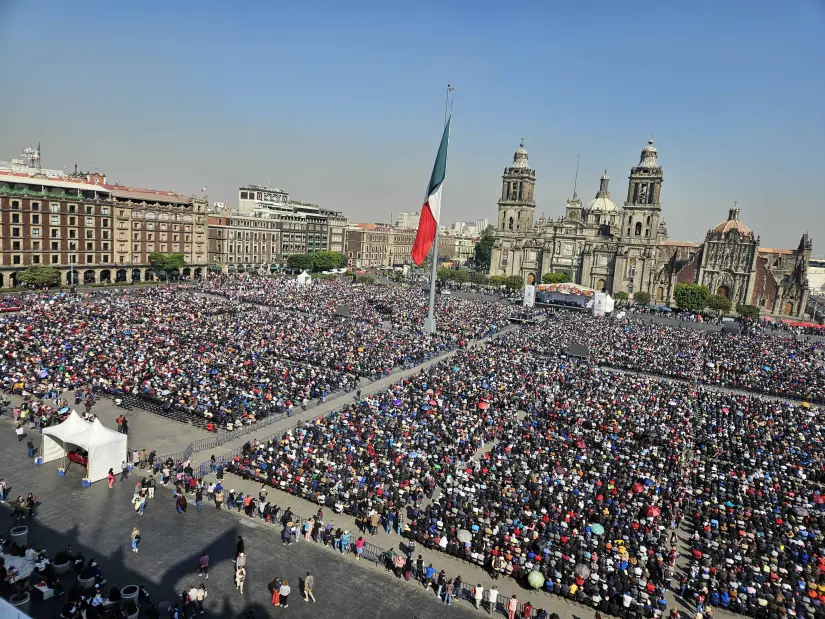 El Zócalo de la CMDX lucío repleto durante la entrega del programa Pensión Hombres Bienestar