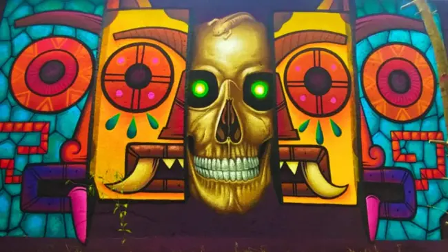 MURO COLABORATIVO CON LOS ARTISTAS: @SPIDERTAG-ARGENTINA / @OSCARAXOART-MÉXICO /@FEOFLIP-ISLAS CANARIAS. Fotografía de su página oficial: https://metzican.com/europa-primer-tour-de-murales-metzican